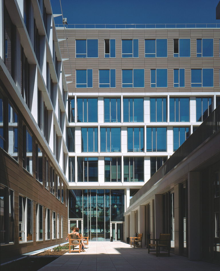 Carta – Reichen et Robert - Alstom St Ouen_RR&A∏Olivier Wogenscky_R002_Scan HD.jpg