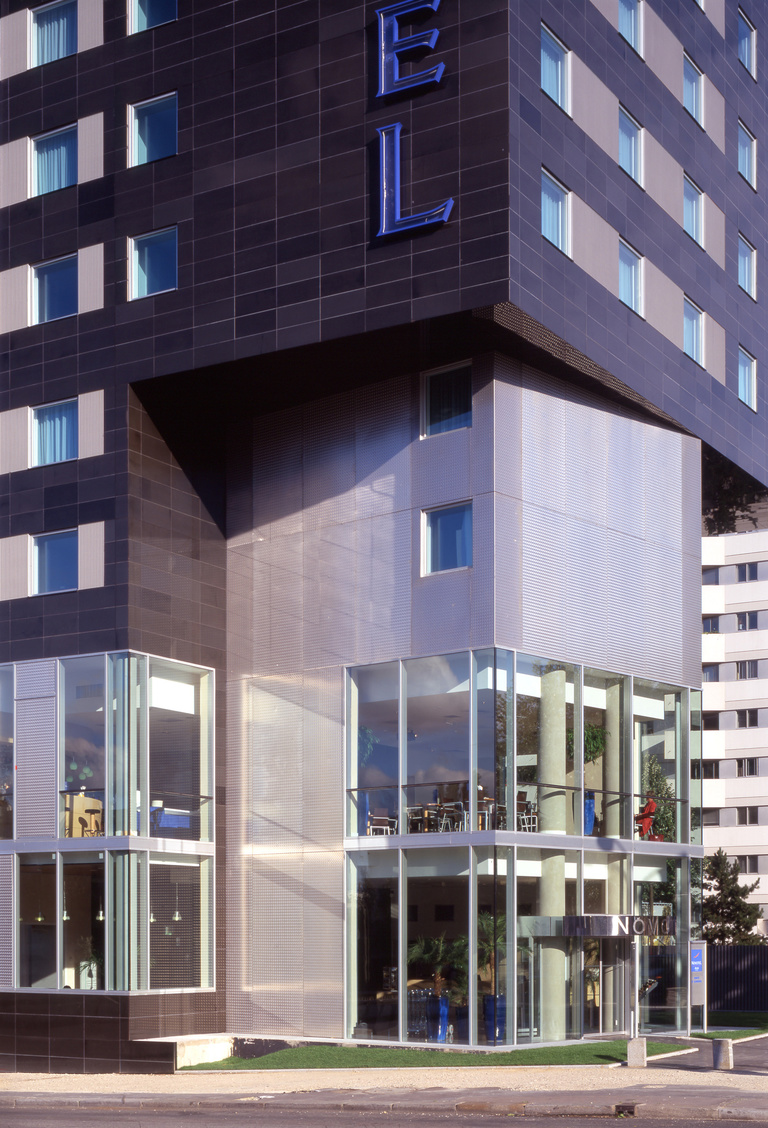 Carta – Reichen et Robert - ∏Luc Boegly_ext-entree.jpg