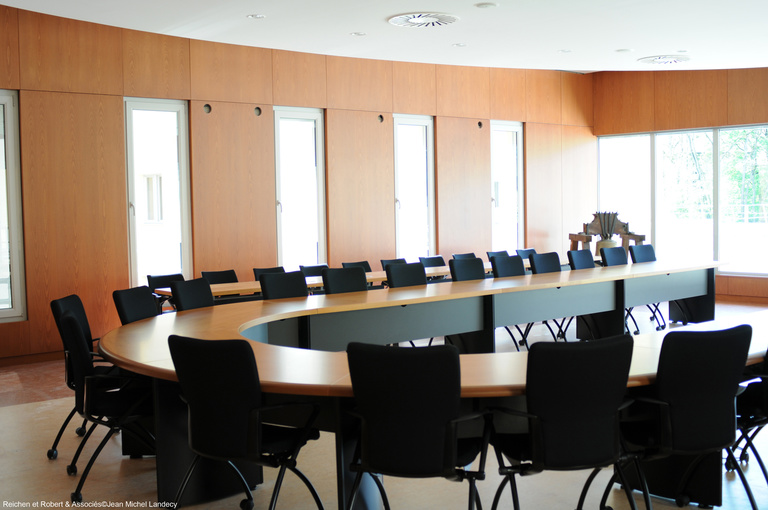 Carta – Reichen et Robert - 13-CHRA-Reichen et Robert & Associes∏JM-LANDECY-Salle_conseil.jpg