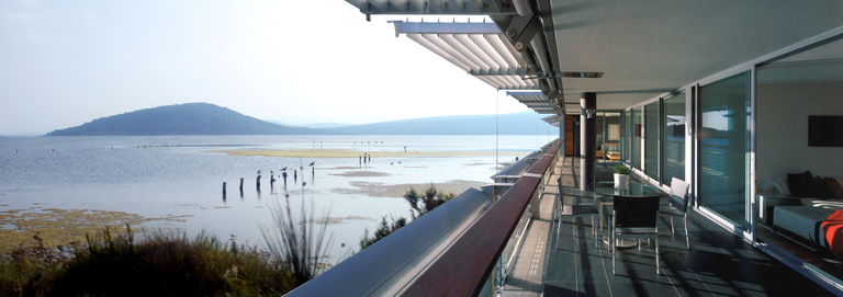 Baaum - 7. Lhotel de la lagune.jpg