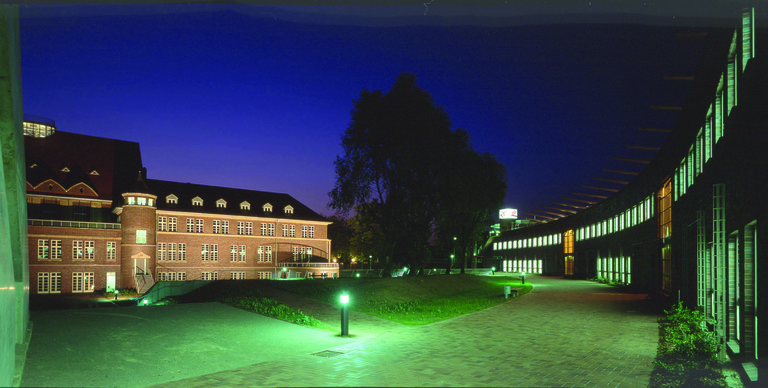 Baaum - vue cour nuit.jpg