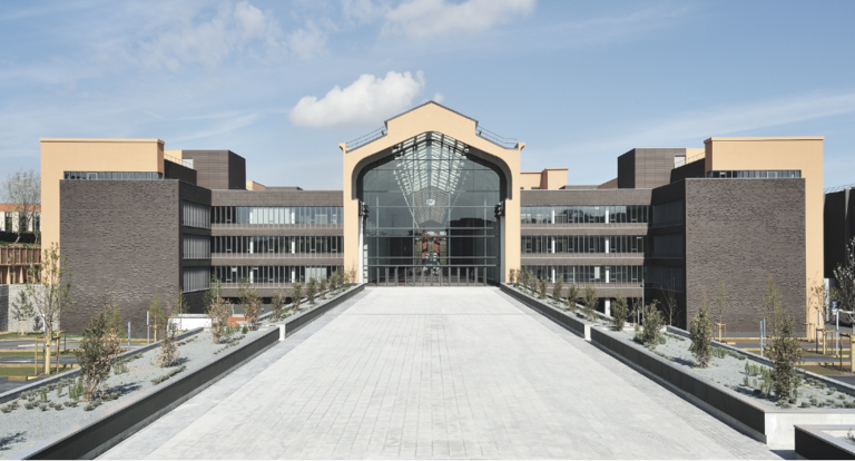 Baaum - 0418ERP_EuropaCorp Studios-RRA© Artefactory_Coupe longi studio.jpg